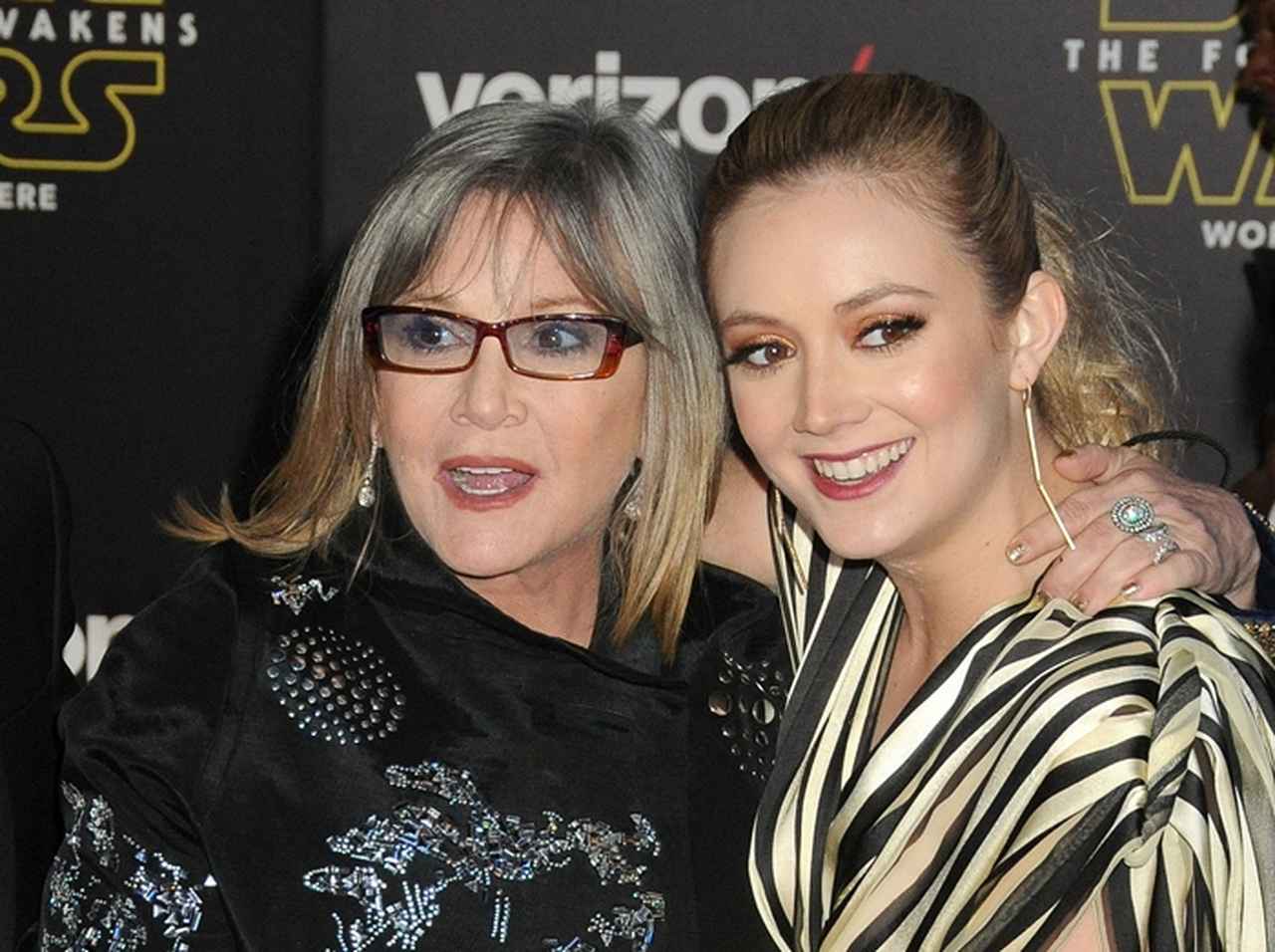 映画『スター・ウォーズ』レイア姫娘、亡き母親と一緒のタトゥーを入れる