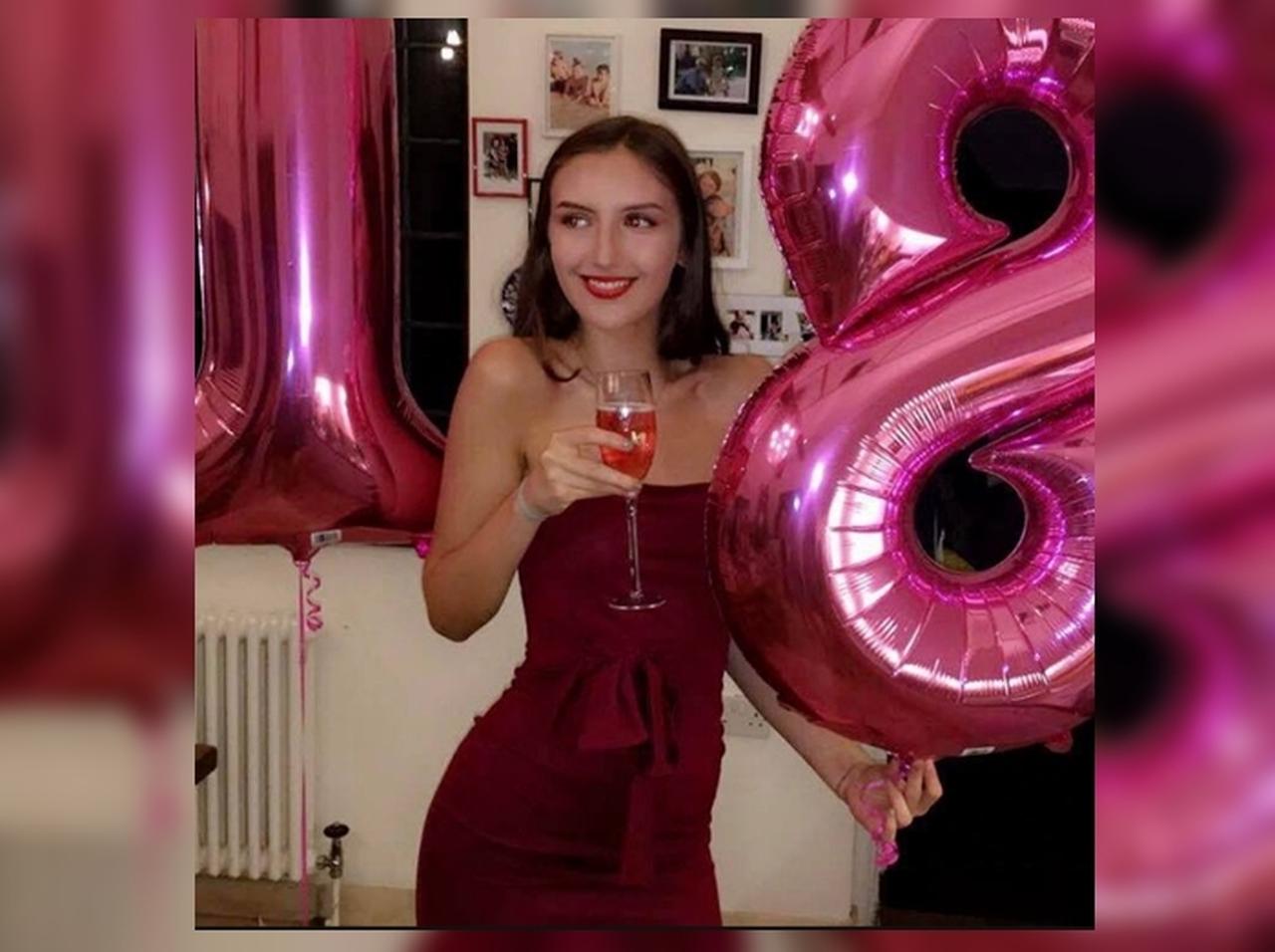 18歳「フォト充」女性が飛び込み自殺、一体なぜ?