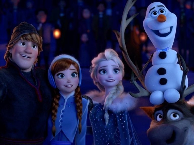 『アナ雪』名コンビ、シンデレラ城の前で熱唱【動画あり】