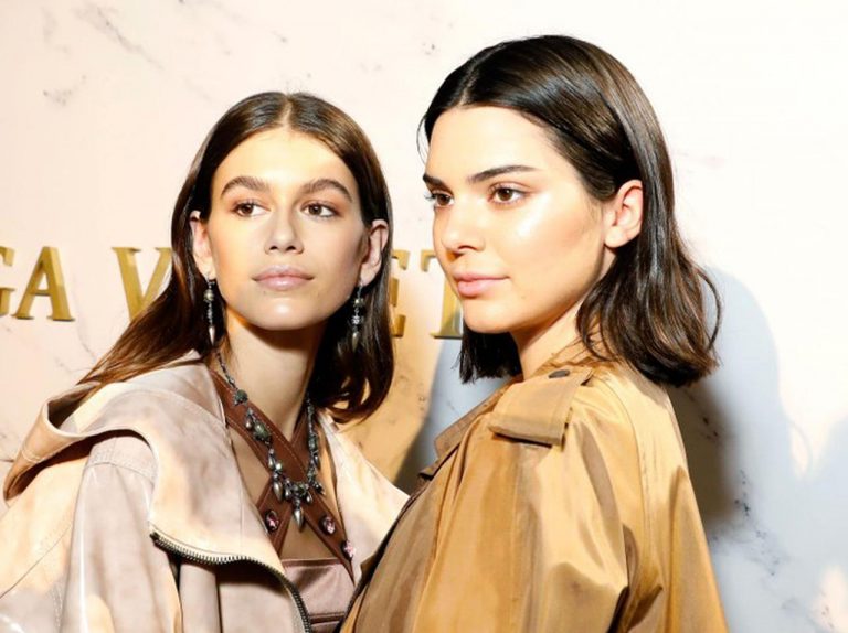 「最も稼ぐモデル」ケンダル&後輩カイアの買い物姿がまるで雑誌の1ページ