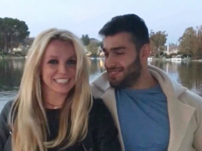 ブリトニー・スピアーズ、12歳年下彼氏とラブラブのキス動画を投稿