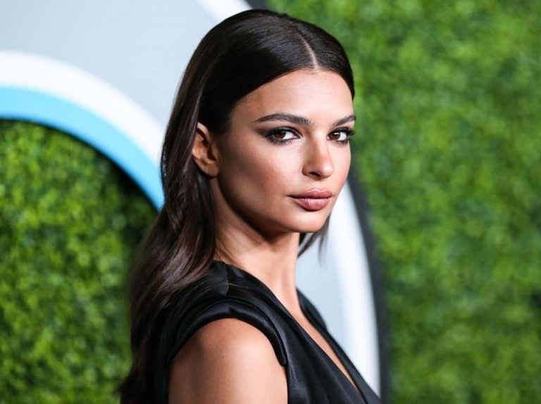 エミリー・ラタコウスキーが、スパゲッティまみれに！一体なぜ