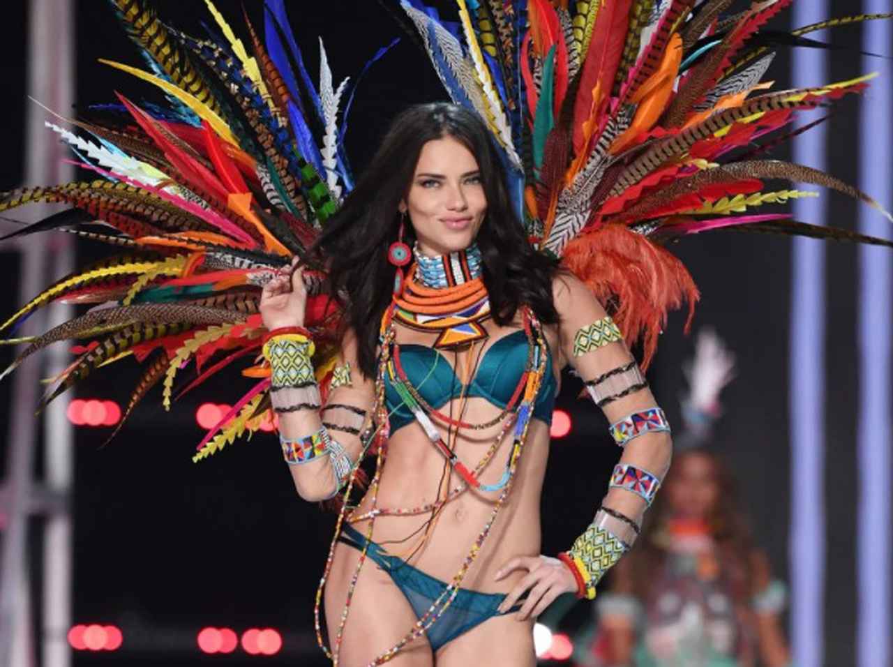 SNSで意味深発言のアドリアナ・リマ、ヴィクシー卒業のウワサを否定