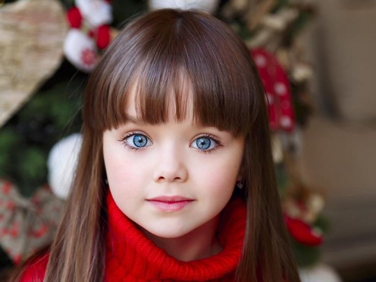 6歳の「世界でもっとも美しい少女」が現実離れするほど可愛すぎる