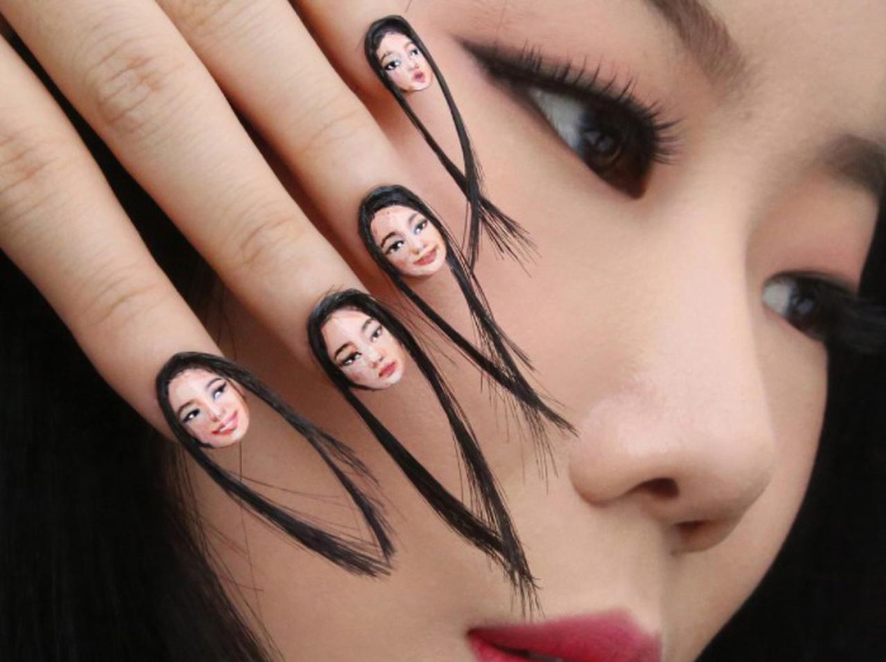 プチホラー！？髪の毛まで忠実に再現された「自画像ネイル」に心がざわつく…