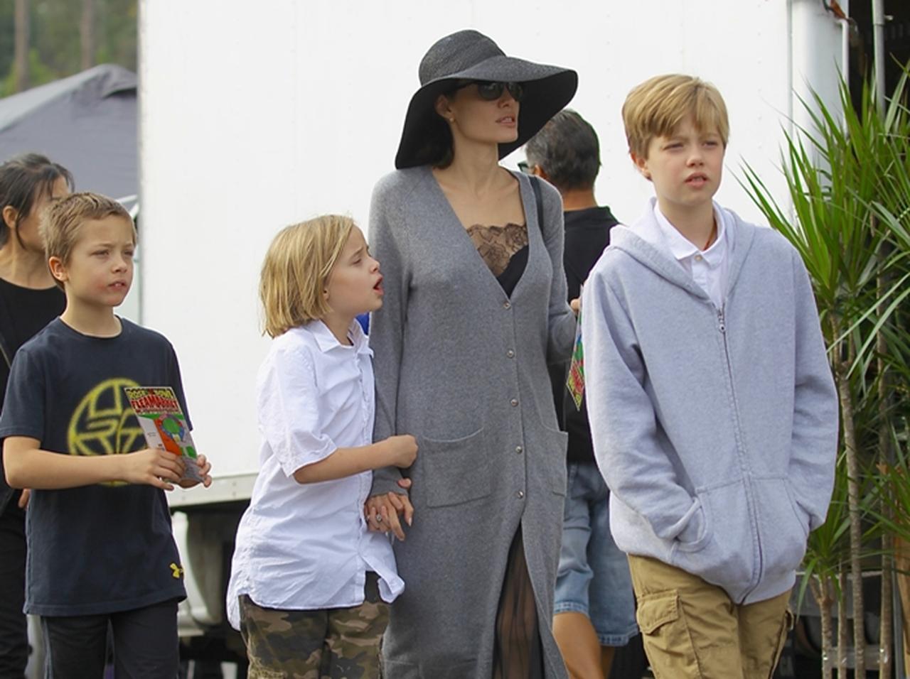 アンジェリーナ・ジョリー、子供たちと「意外すぎる場所」で買い物