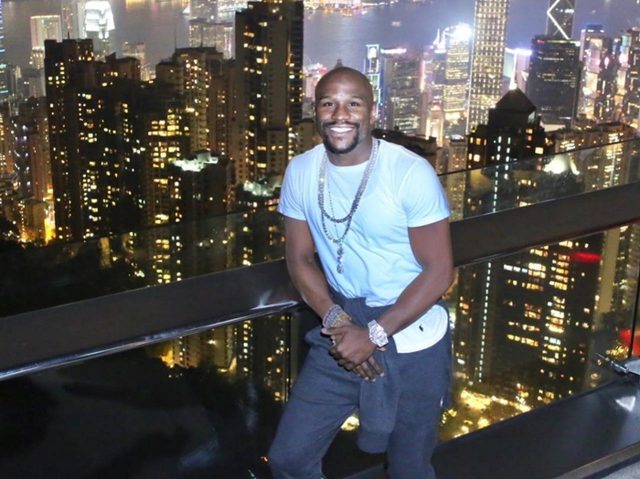 【来日】メイウェザーがクリスマスプレゼントを東京で爆買い