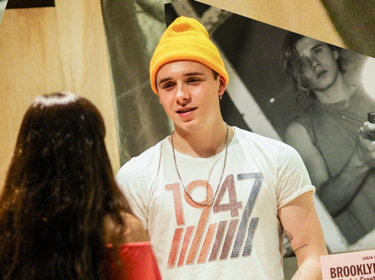 ベッカム長男ブルックリン、体の一番痛い部分に巨大なキューピッドのタトゥーを入れる