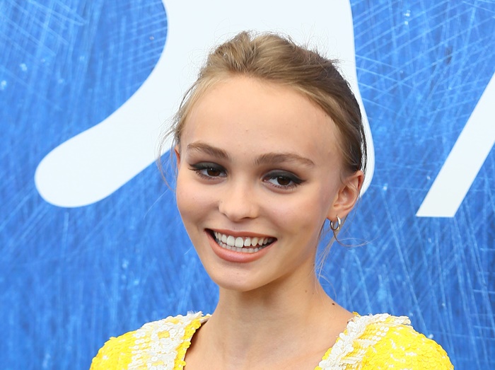 ジョニデ娘リリー・ローズ・デップ、80円の「無印良品」のアイテムをヘビロテ