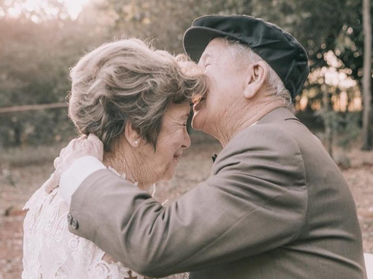 心がじんわり暖まる結婚60周年に撮影された老夫婦の物語
