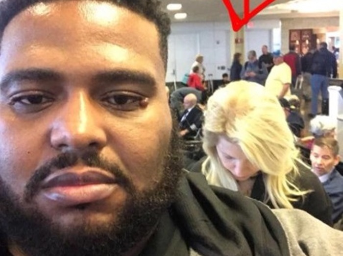 空港で人種差別を受けた黒人男性、返した一言に周りは拍手喝采