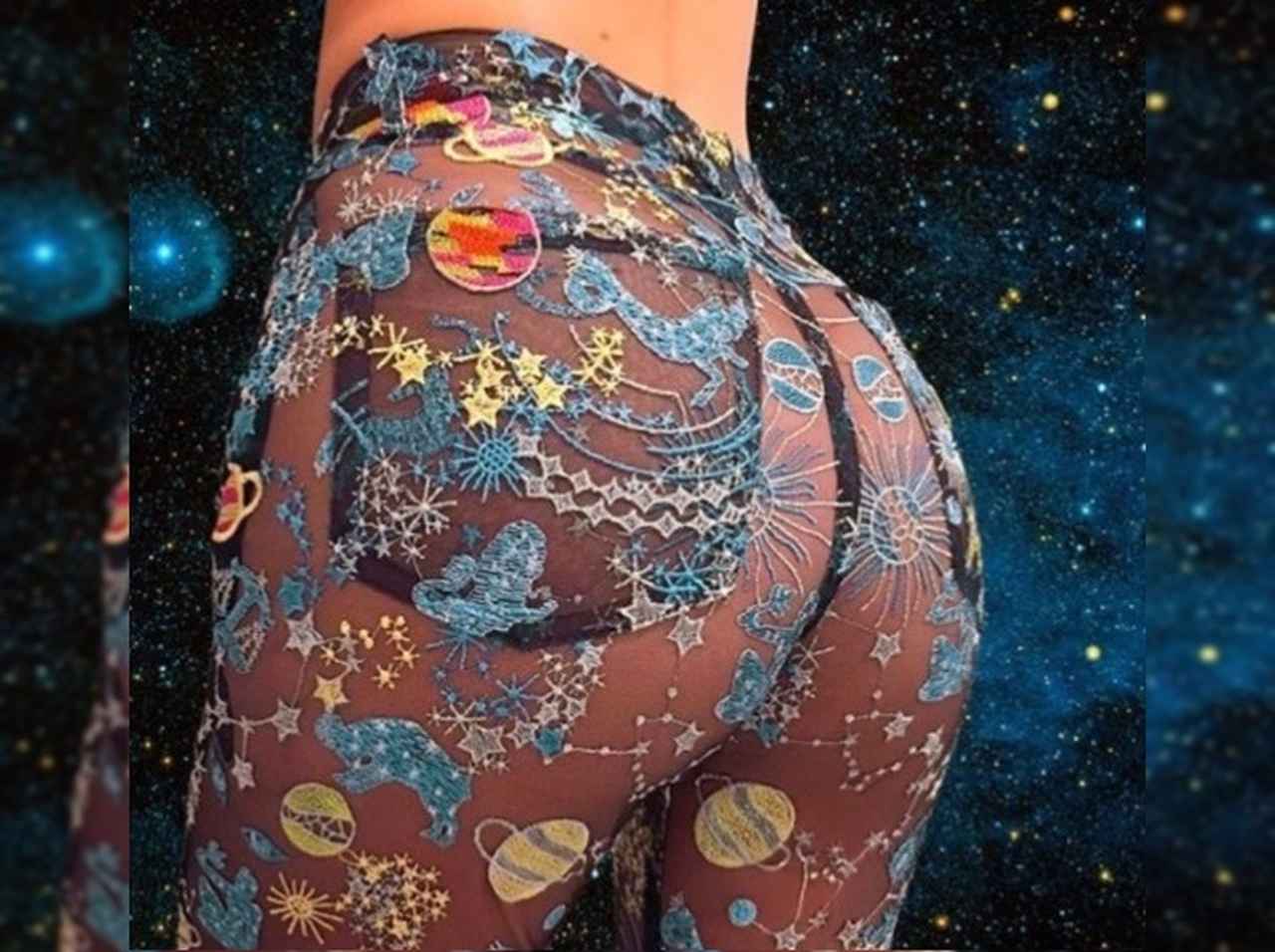 「お尻丸見えデニム」がバカ売れ!新作はデニムからコートまでスケスケに