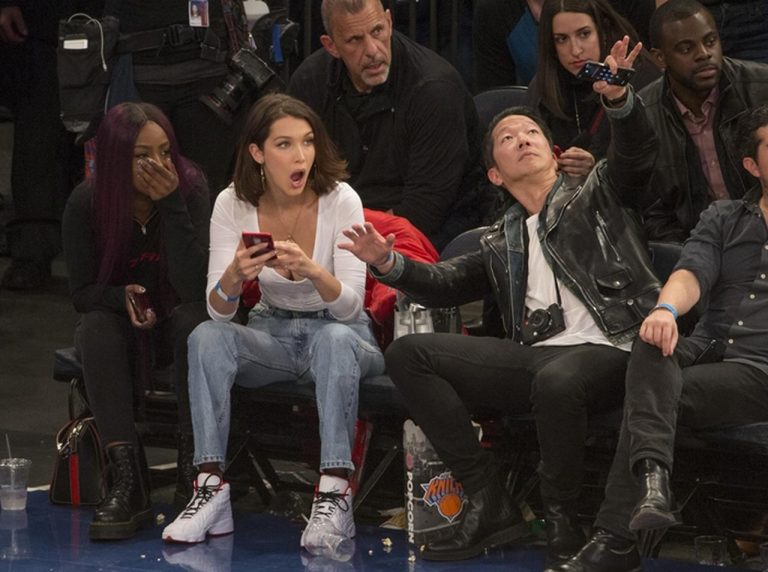 ベラ・ハディッド、本気でバスケを観戦して顔芸が飛び出す