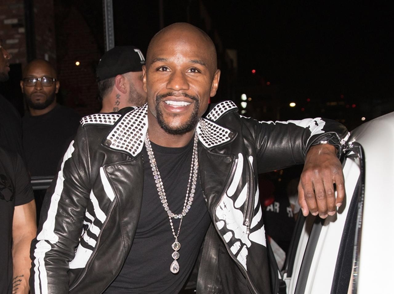 50勝無敗フロイド・メイウェザーの帽子に輝く日本語に納得