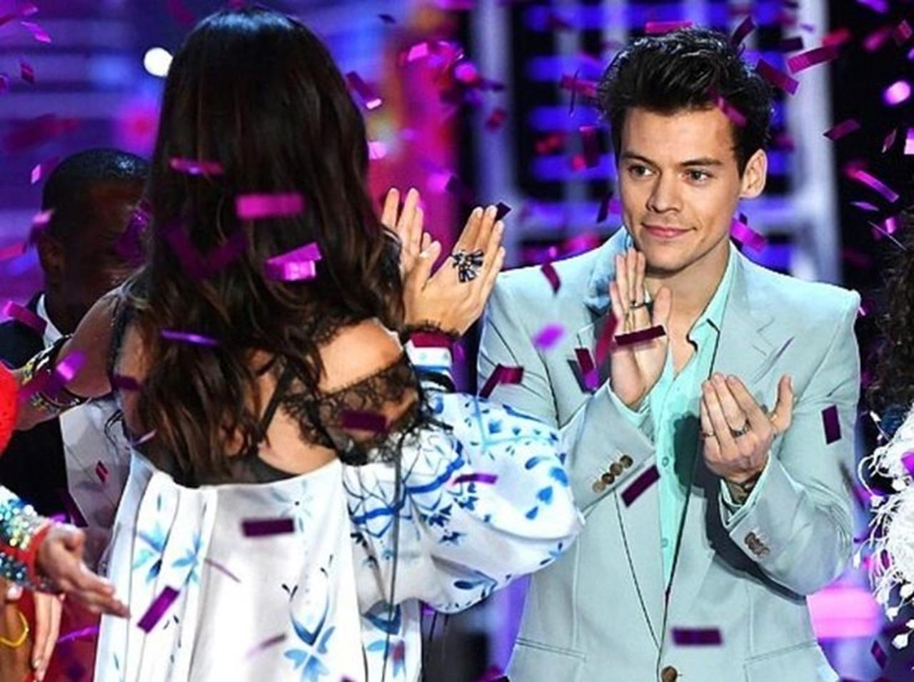 【来日中】行く先々で元カノと遭遇、ハリー・スタイルズのモテっぷりがすごい