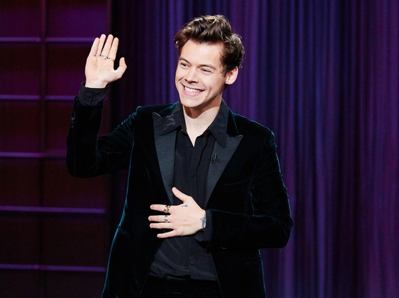 まるでヒーロー！ハリー・スタイルズが本番の2時間前に引き受けた「大役」とは？