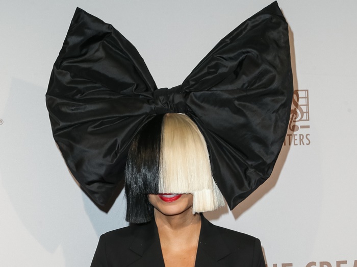 動物実験反対派がシーアのコラボ化粧品をバッシングする理由