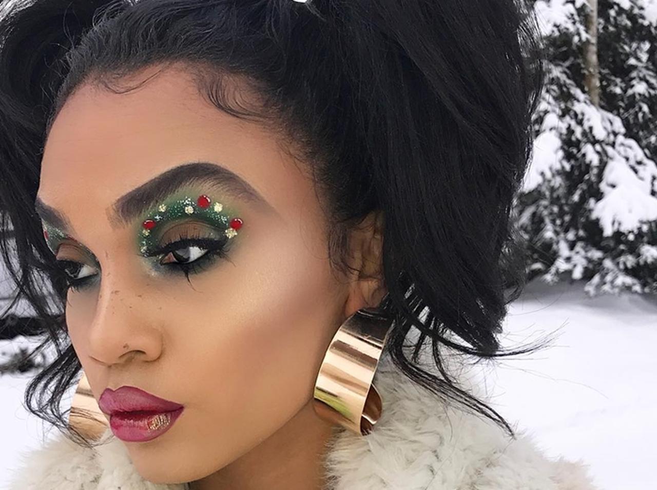 クリスマスのリースは目元に飾る？注目はリースメイク女子