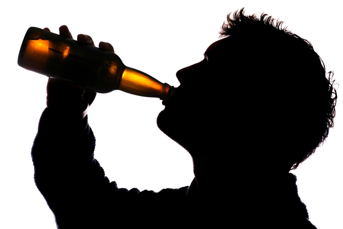 飲酒が原因で米大学生が死亡、背景にあるサークル入会の「通過儀礼」とは?