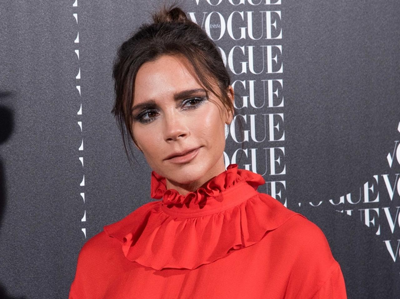 ヴィクトリア・ベッカム、800本限定の日本のウイスキーを楽しむ