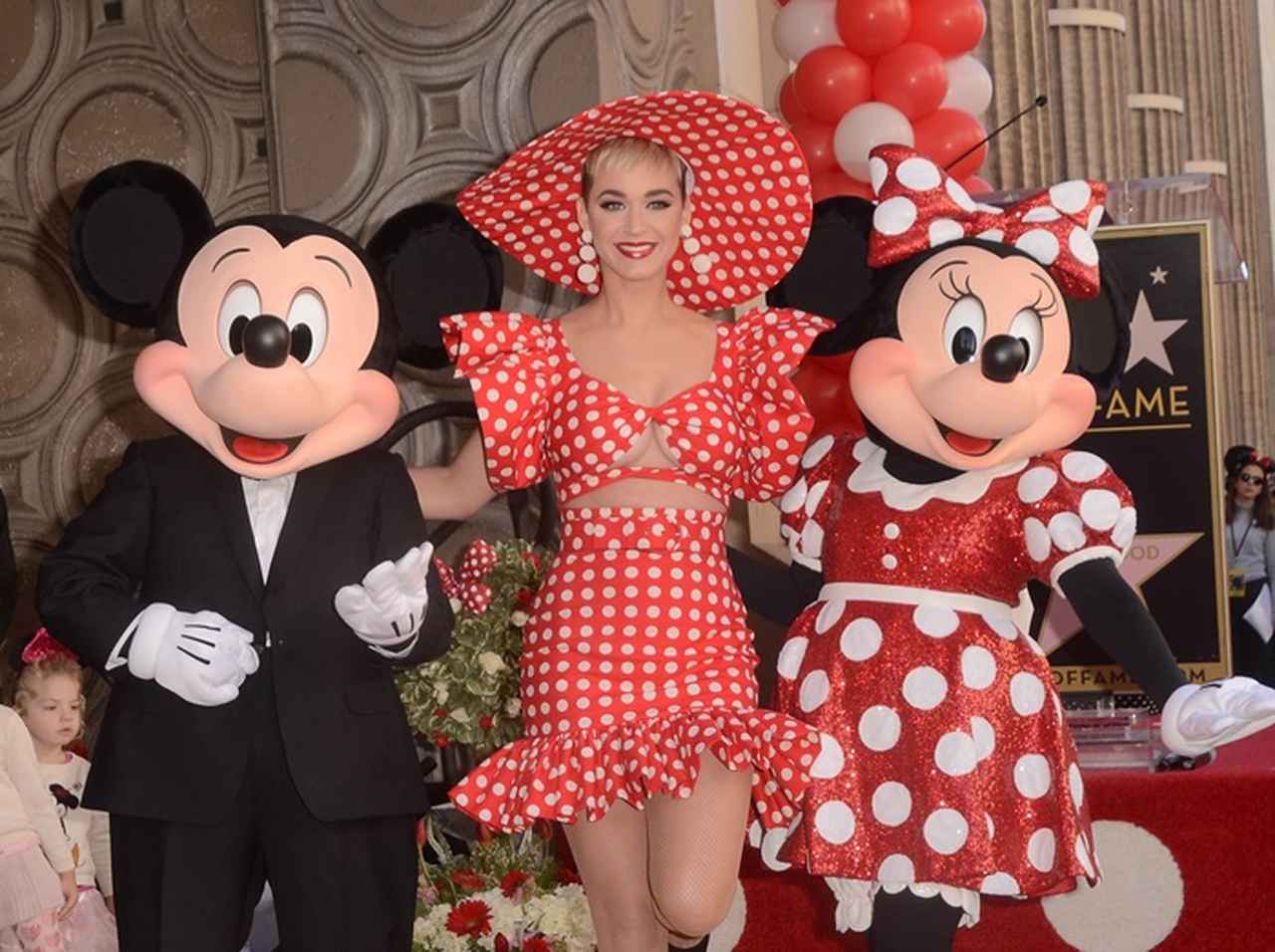 ミニーマウス90歳でついに殿堂入り!セレブたちがミニーになりきり祝福【写真アリ】