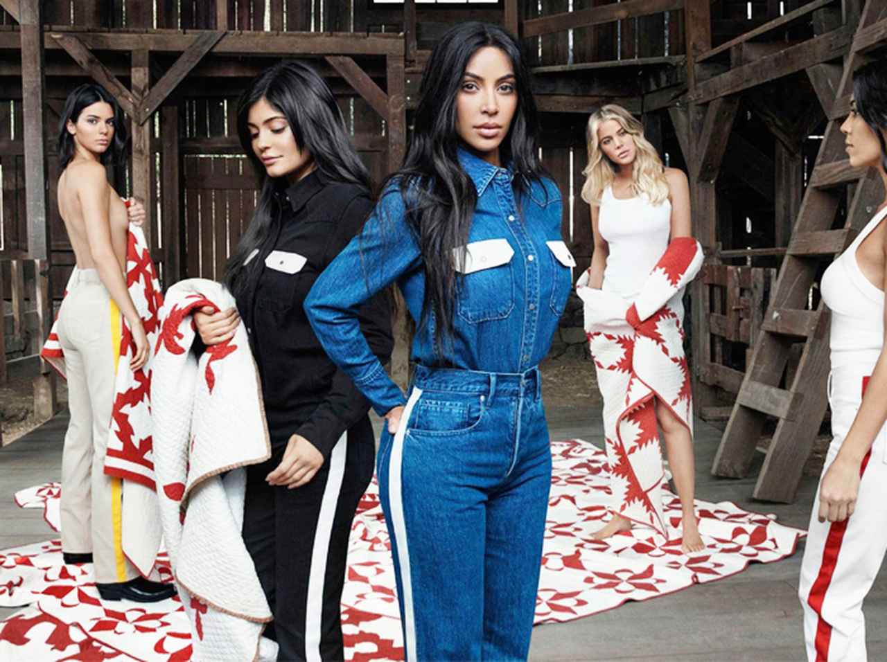 妊娠に無言を貫くカイリー・ジェンナー、下着広告に登場するもポーズが超不自然