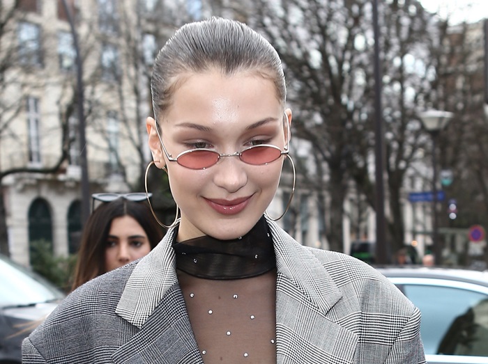 カリスマモデル、ロングジャケットを1枚でお洒落に着こなし！