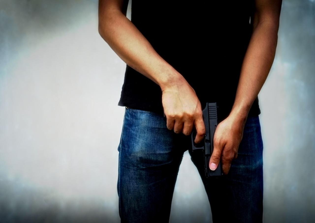 米高校で「銃」を持ちこむ生徒が続出、SNSが発端で大騒動に