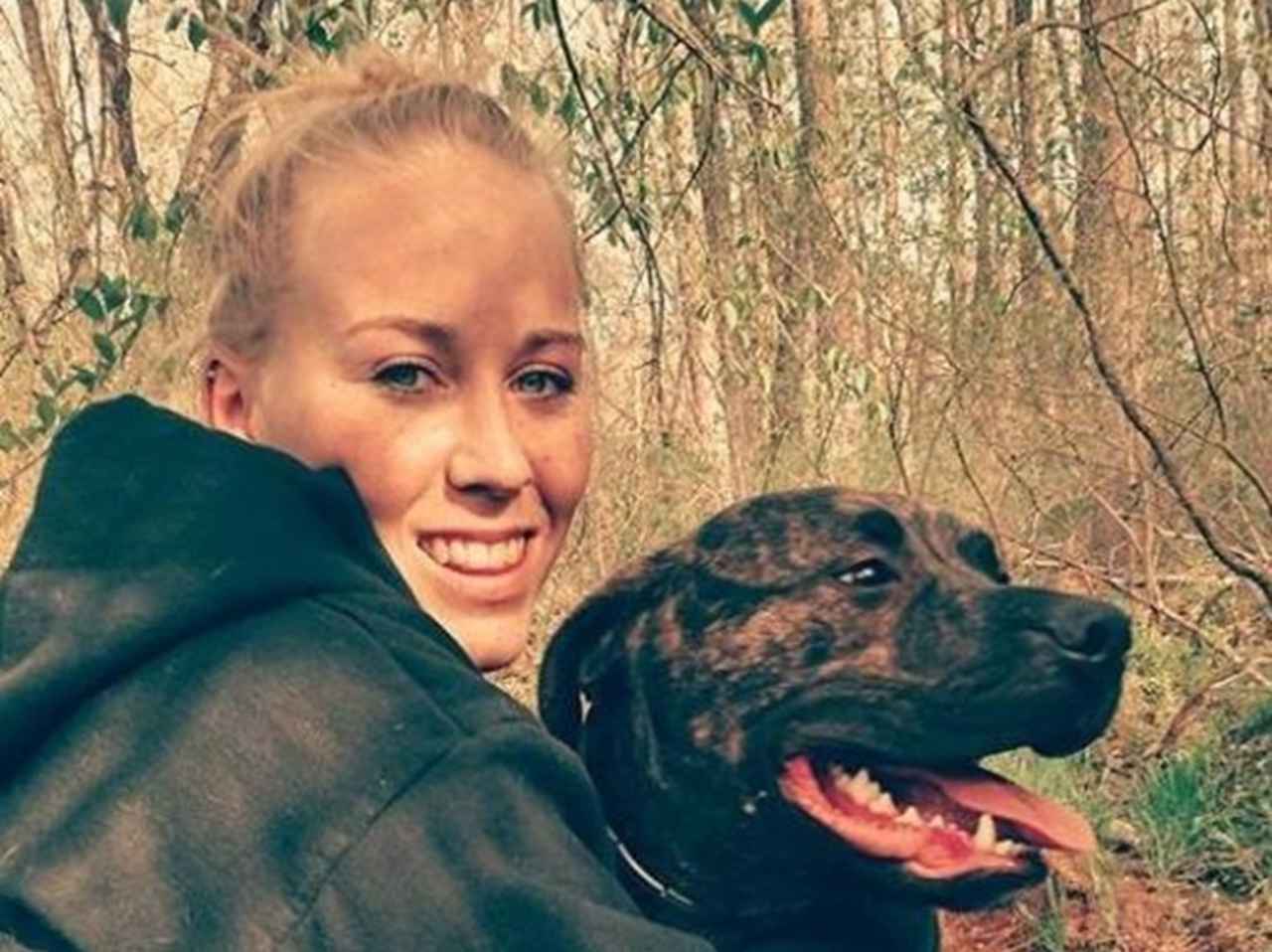 22歳の女性、散歩中に2匹の飼い犬に襲われ死亡