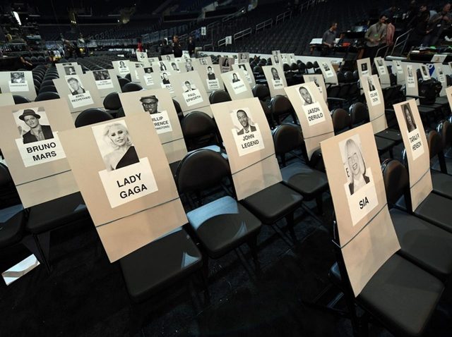 授賞式でセレブの隣に座れる「席埋め係」の仕事内容が贅沢すぎる