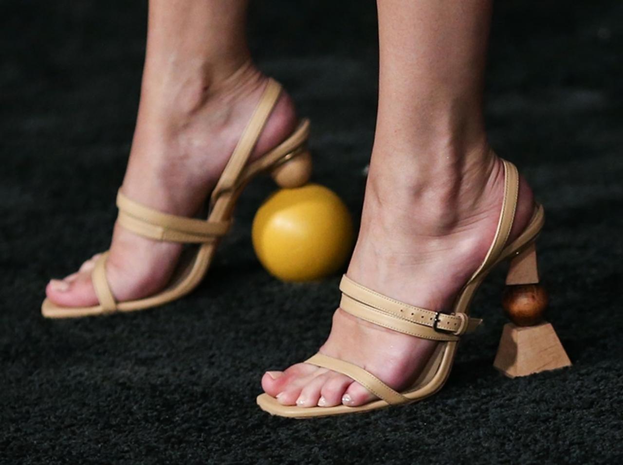 ヒールのディテールに驚き!気鋭ブランドのシューズに注目