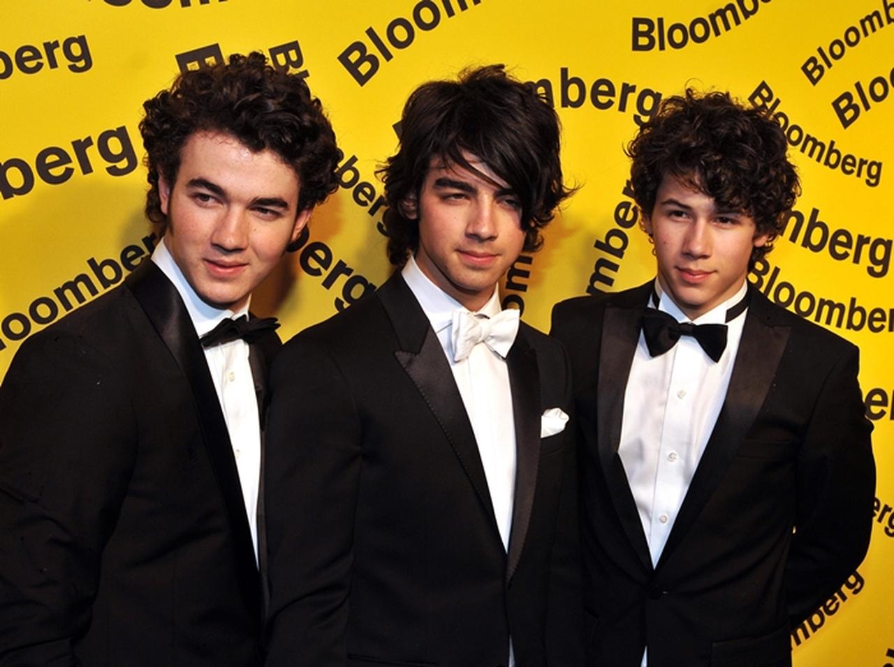 解散して5年「ジョナス・ブラザーズ」が世界トレンド1位に、本人も反応