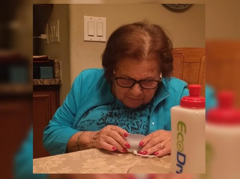 85歳おばあちゃん「グーグル・ホーム」に戸惑う姿が愛らしい