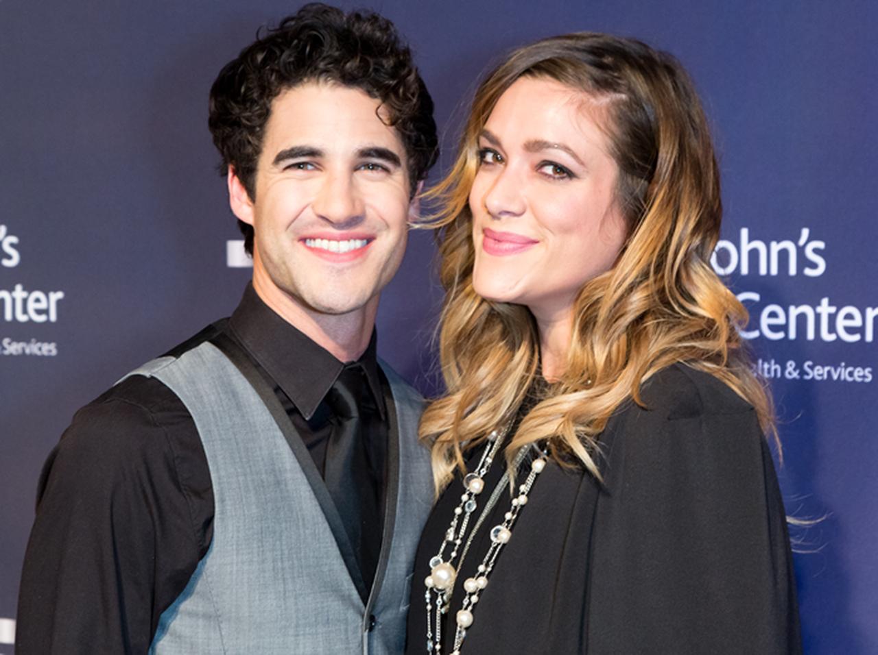 『グリー』でゲイ役を演じたダレン・クリス、交際7年半の恋人と婚約