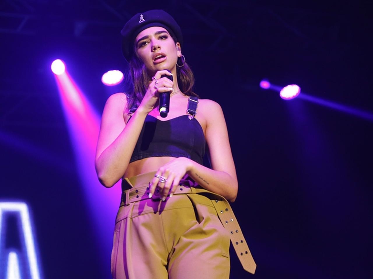 歌手デビュー3年、22歳若き女性シンガーが史上初の記録を樹立