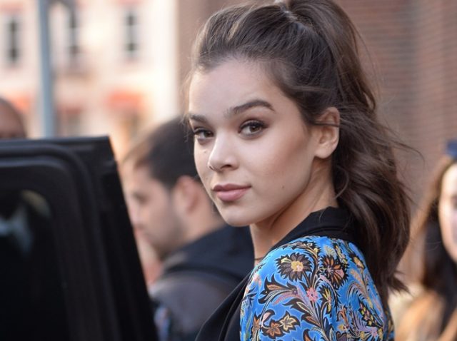 元天才子役のヘイリー・スタインフェルドが成人に！初めて飲んだお酒は？