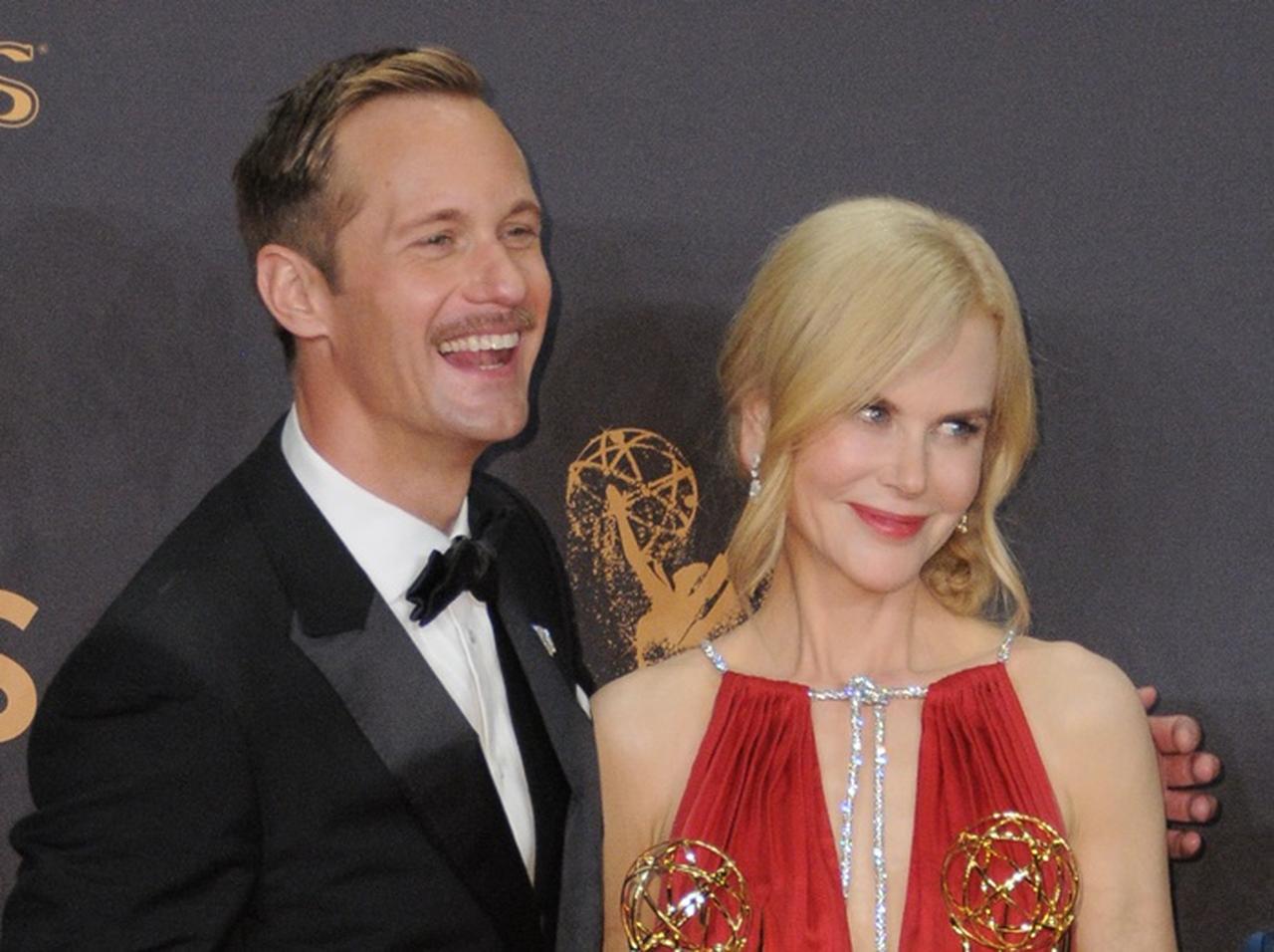 ゴールデン・グローブ賞受賞のAスカルスガルド、夫の前でニコマンに「君を愛してる」