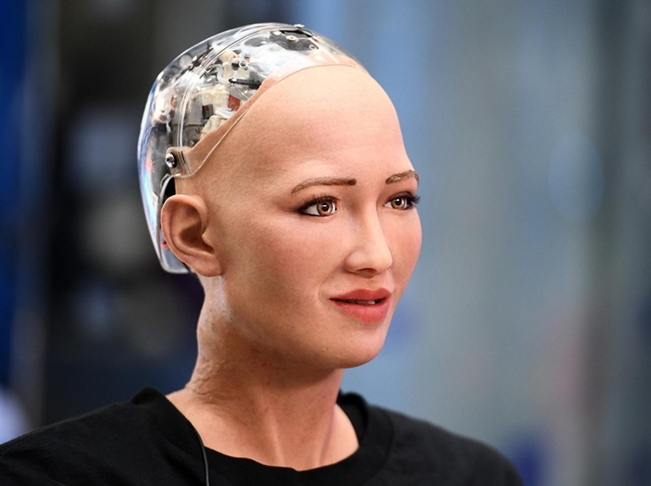 ロボットがあの人気セレブを食事に誘った「本当の理由」に背筋が凍る