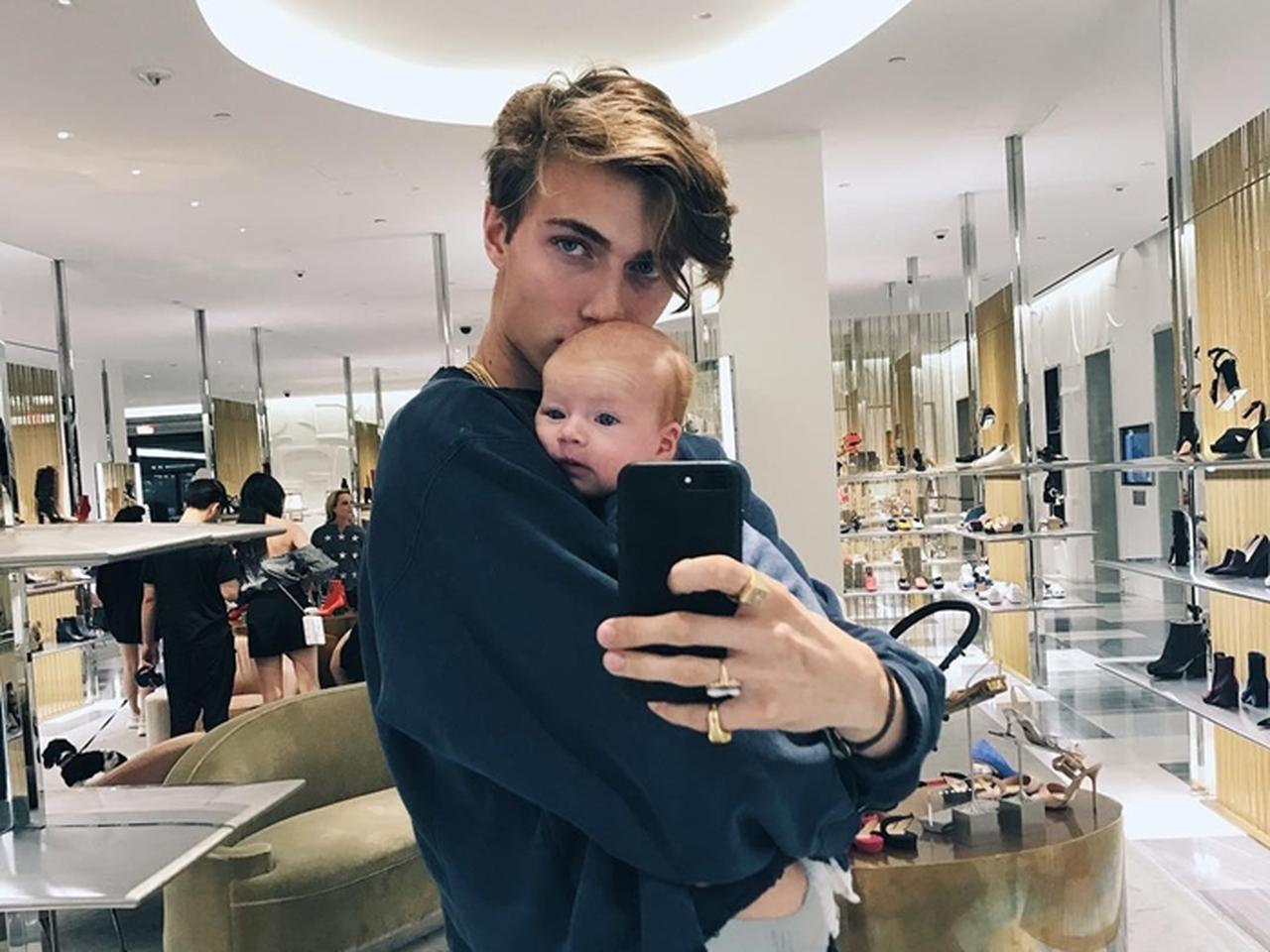 18歳でパパになったイケメン人気モデル、育メン姿がかっこよすぎる