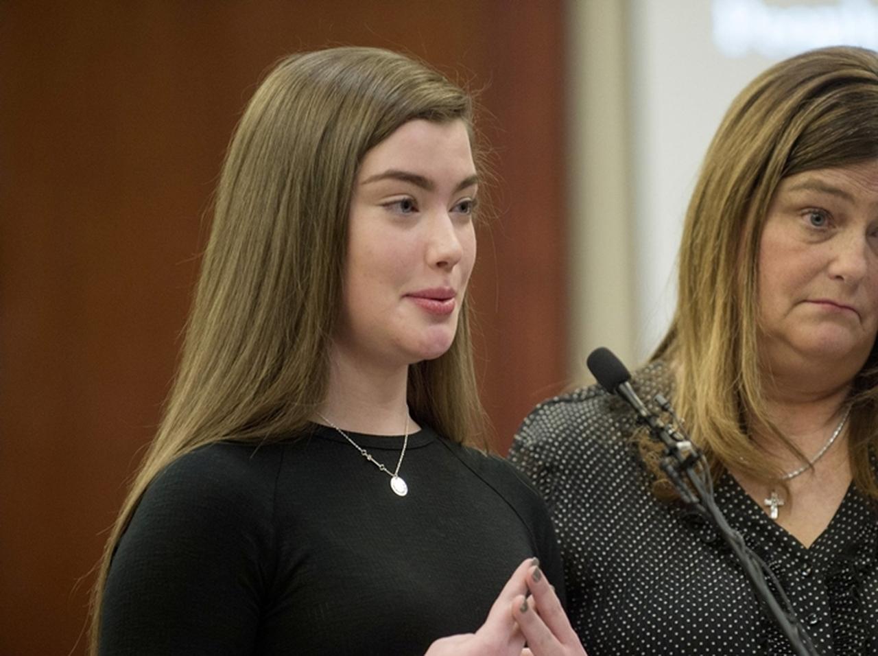 医師に性的暴行をされた15歳少女、病院から「治療費」を請求される