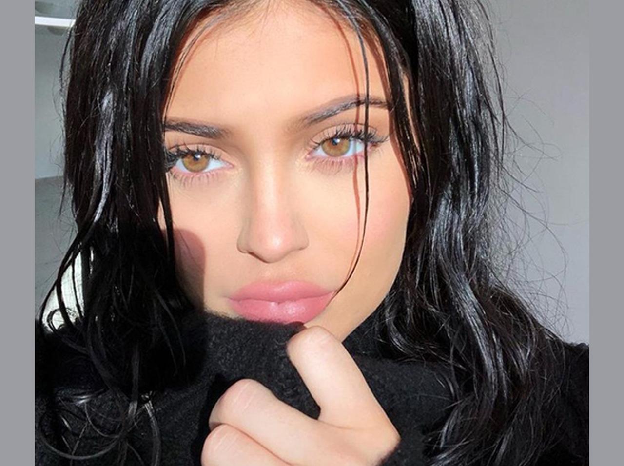 臨月間近と噂のカイリー・ジェンナー、妊婦姿が初めて目撃される