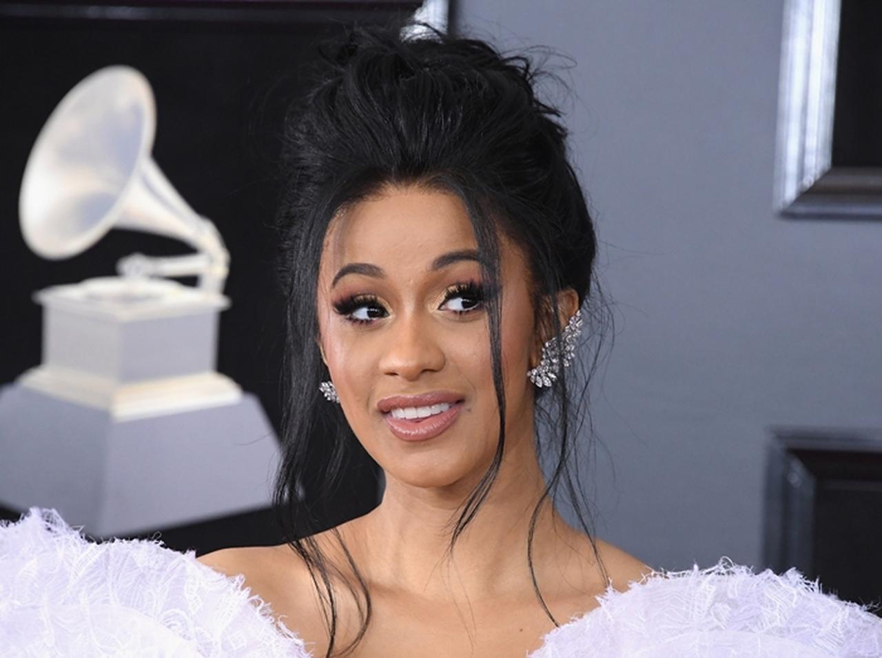 カーディ・B、「Iライン」の脱毛に挑戦もまさかの結末迎える