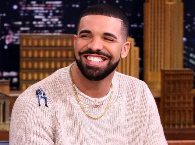 ドレイク、女子大生の作文に感動し学費550万円を肩代わり