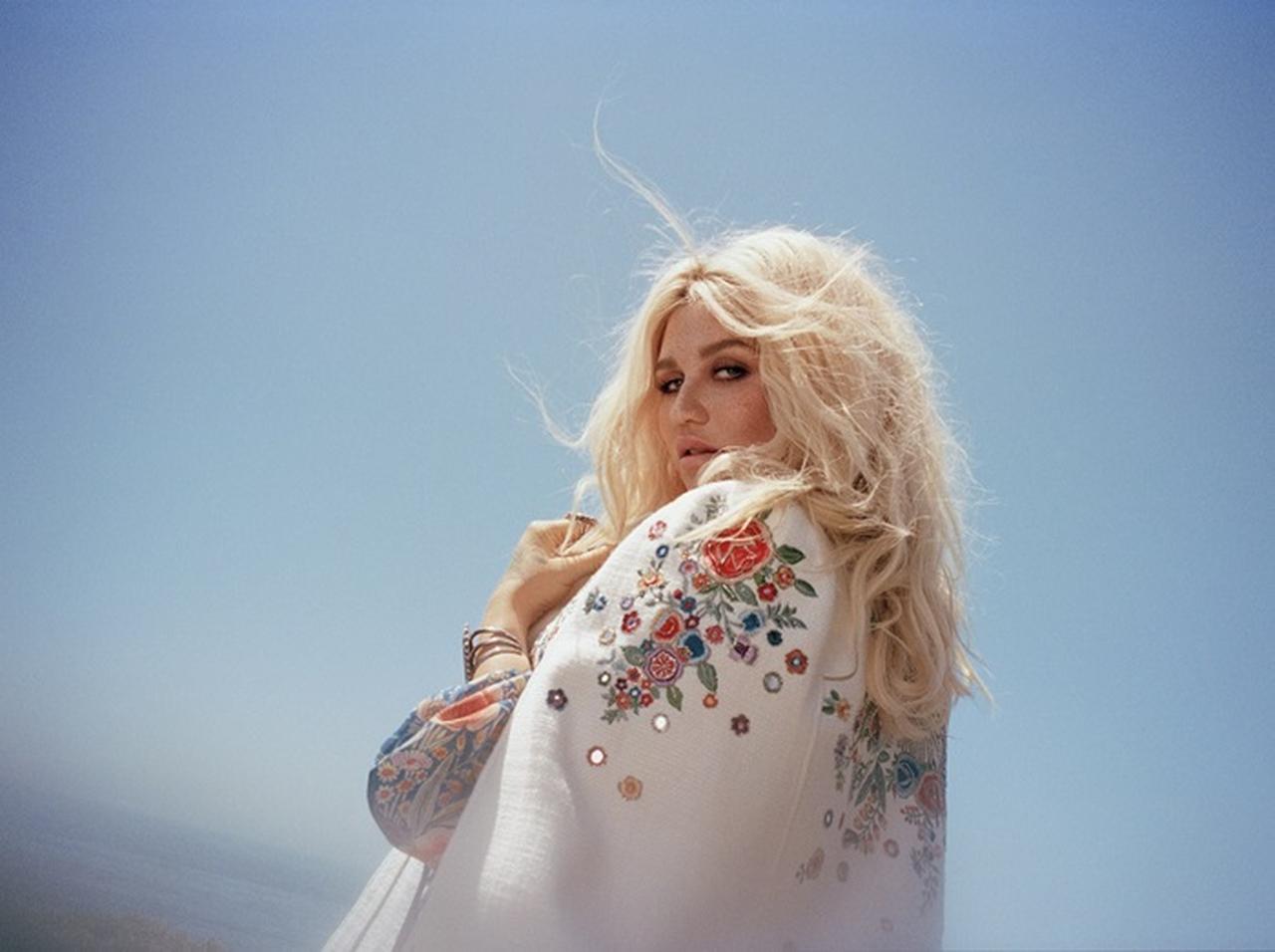 ケシャ、怪我により来日公演が延期「できる限り早くステージに戻りたい」