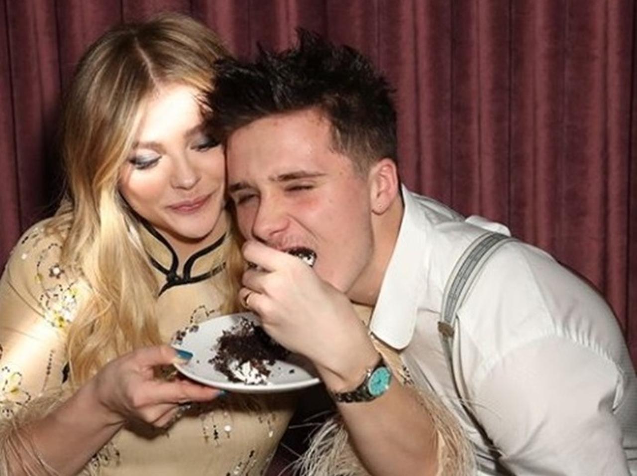 相変わらずラブラブ!ベッカム家長男、恋人女優の誕生日を家族と共にお祝い