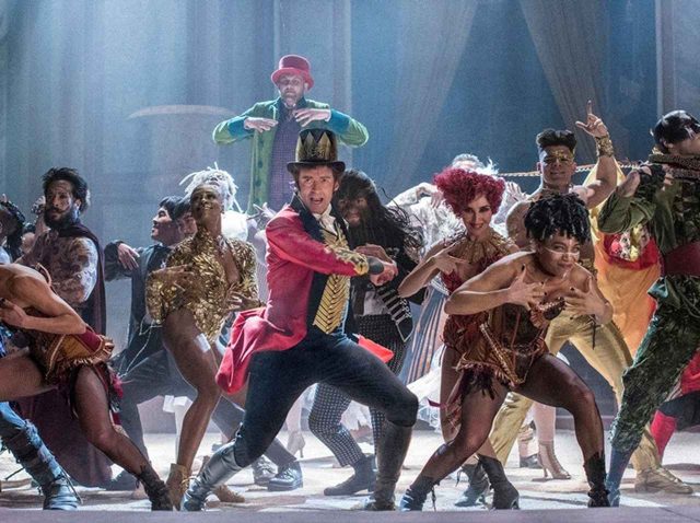 ヒュー・ジャックマン、『グレイテスト・ショーマン』のNGでお茶目さ全開