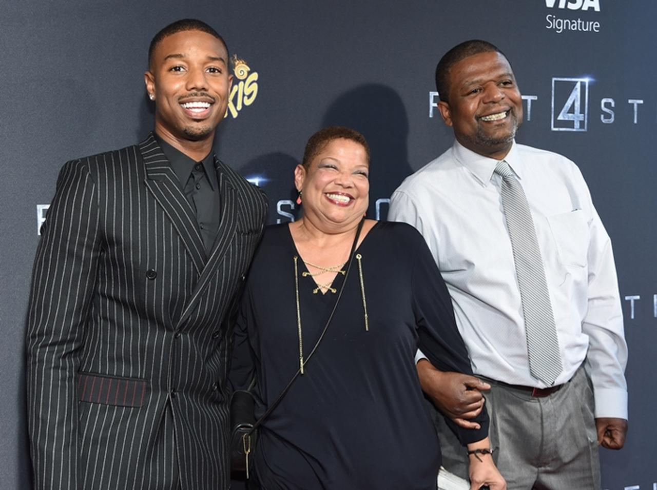 「両親」と暮らしていることをバカにされた31歳俳優、反論に称賛の声