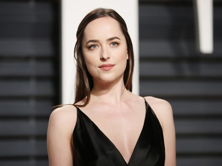 「おでこが広すぎて…」2世女優ダコタ・ジョンソンの自虐ネタに共感の声続々