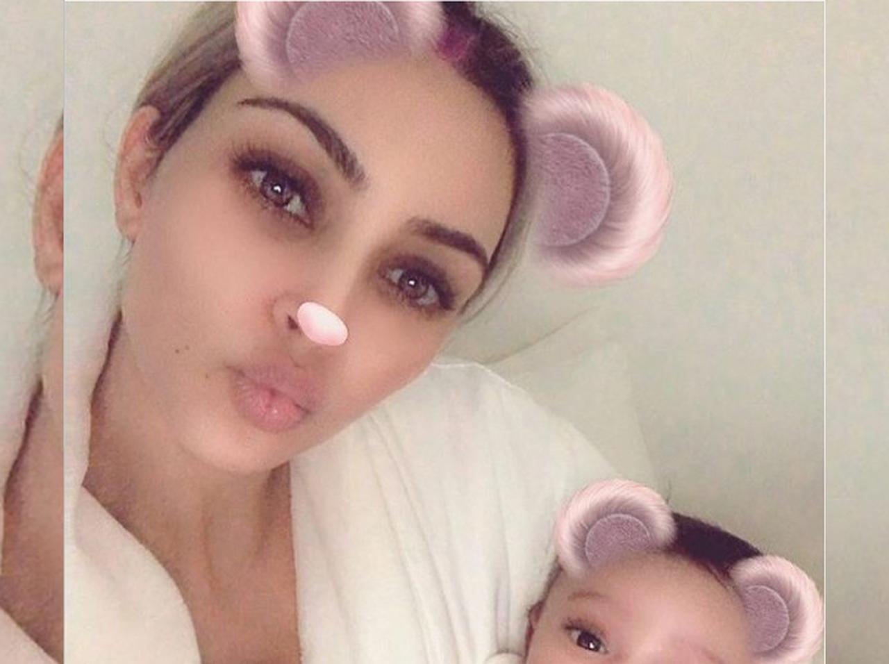 来日中のキム・カーダシアン、代理母出産で誕生した第3子の写真を初公開