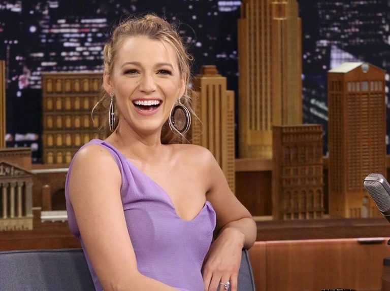 ブレイク・ライヴリー、生脚露出で「パンツ履くの忘れてるよ」と娘に指摘される